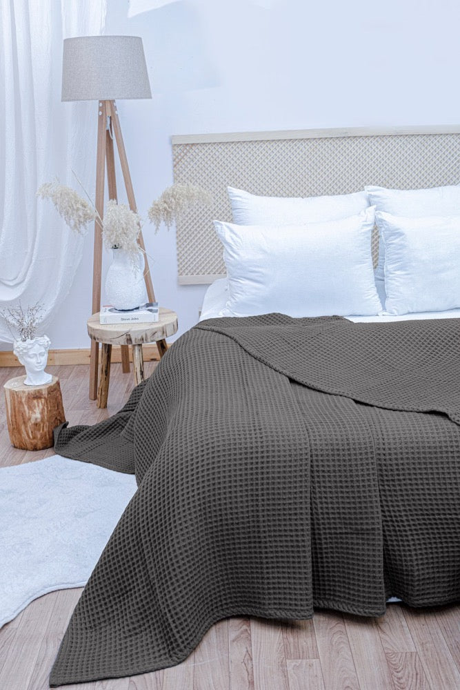 Organic Cotton Waffle Throw Blanket: Lightweight Breathable Bedding