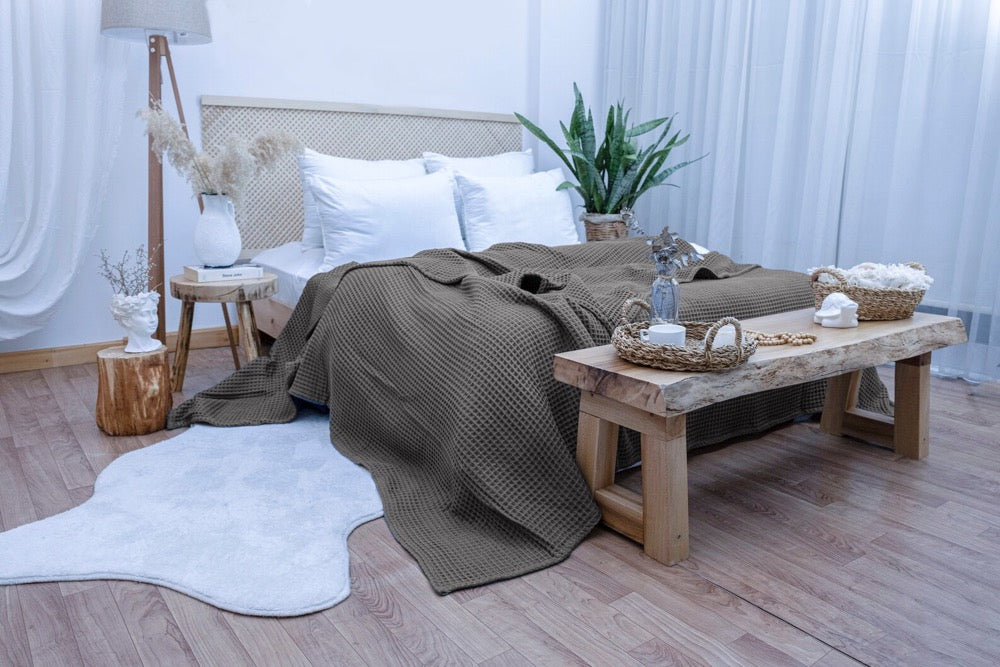 Organic Cotton Waffle Throw Blanket: Lightweight Breathable Bedding