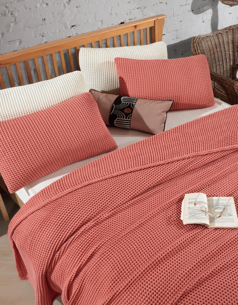 Organic Cotton Waffle Throw Blanket: Lightweight Breathable Bedding