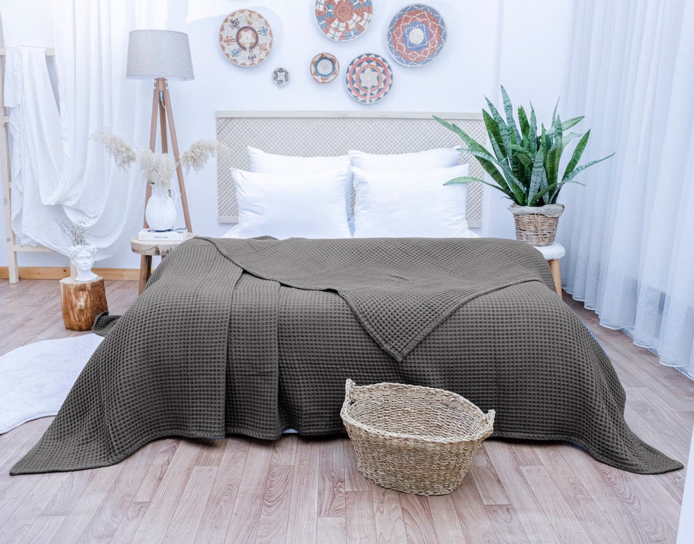 Organic Cotton Waffle Throw Blanket: Lightweight Breathable Bedding