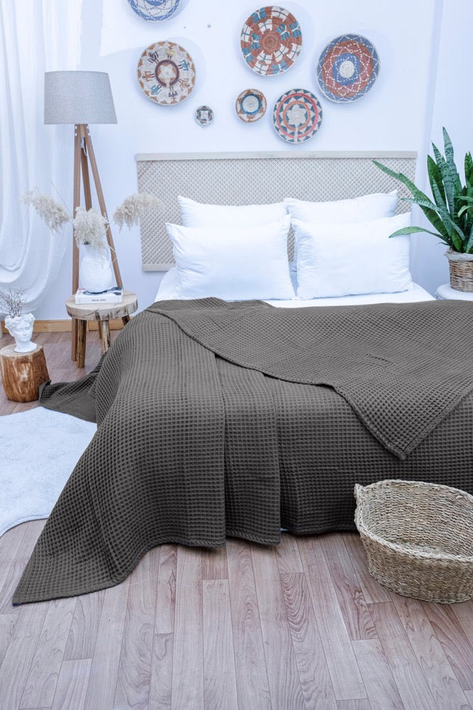 Organic Cotton Waffle Throw Blanket: Lightweight Breathable Bedding